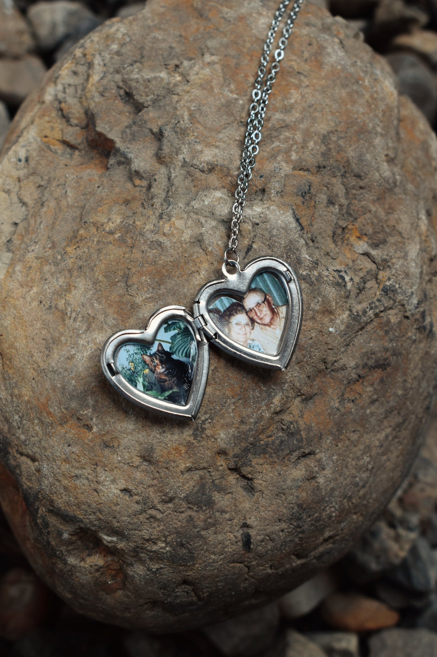 Relicario corazón con 2 fotos