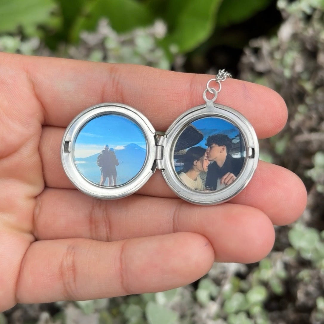 Relicario redondo con 2 fotos